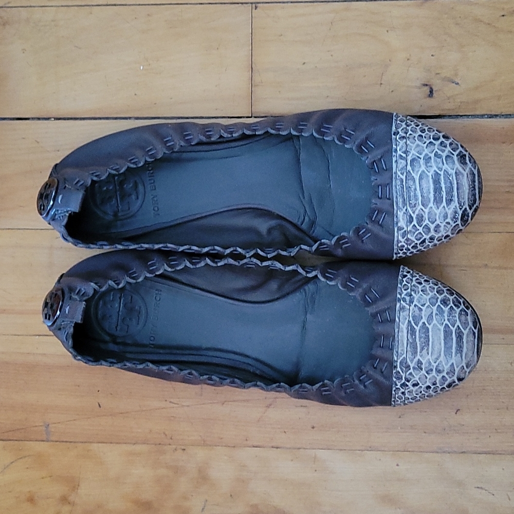 Tory Burch Abbey leather ballet flats in size 6.